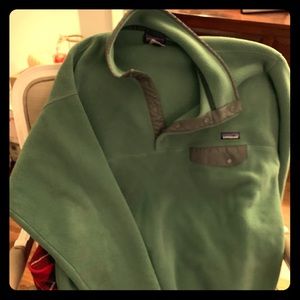 EUC green men’s Patagonia fleece size L
